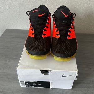 Nike Air Vapormax crimson, black shoes with box.